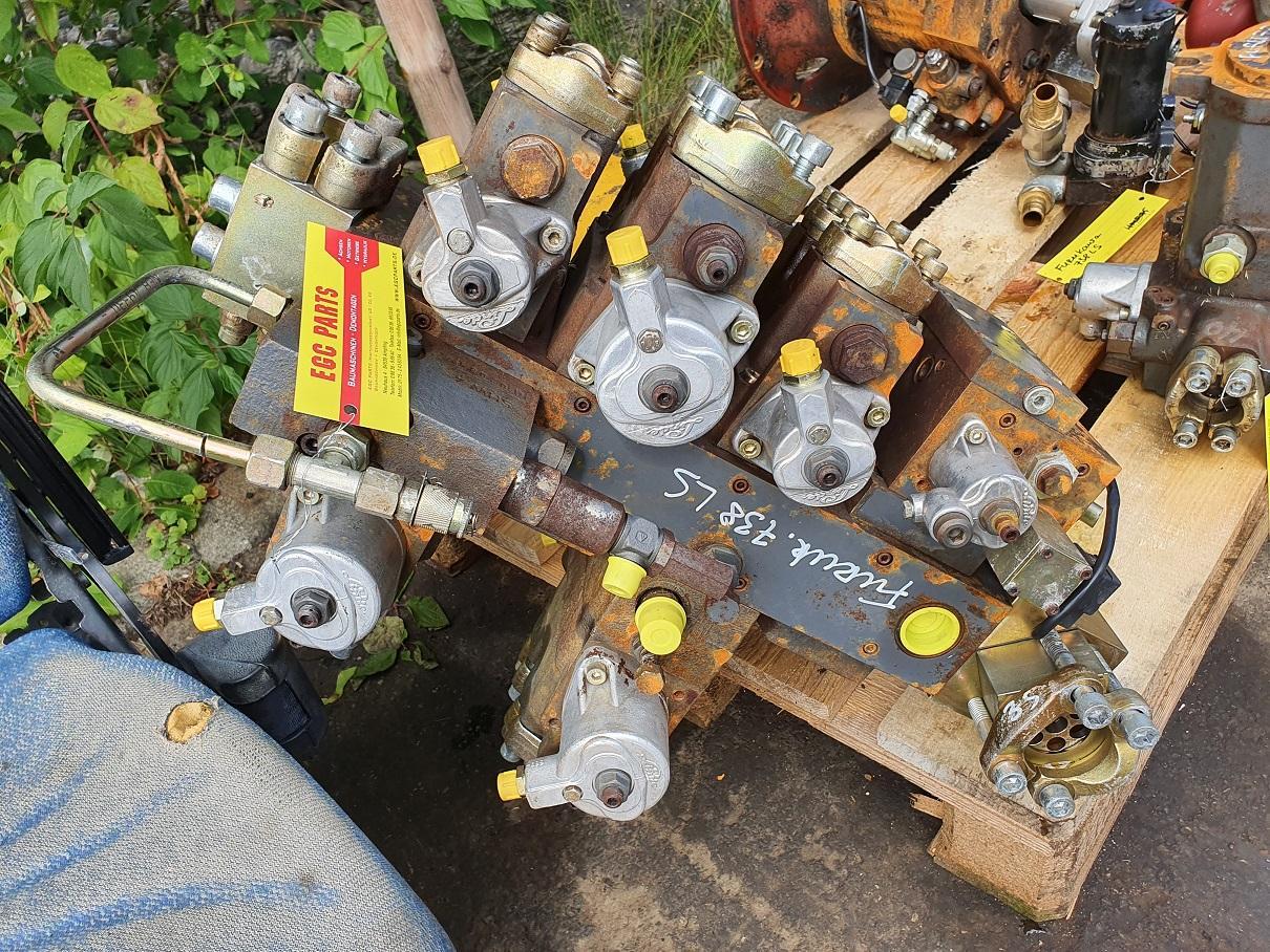 Furukawa 738 LS - Hydrauliventtiili - Rakennuskoneet: kuva Furukawa 738 LS - Hydrauliventtiili - Rakennuskoneet Furukawa 738 LS - Hydrauliventtiili - Rakennuskoneet: kuva Furukawa 738 LS - Hydrauliventtiili - Rakennuskoneet