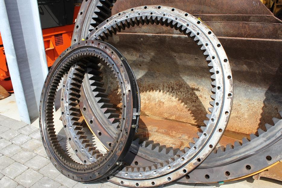Hitachi 220 - Kääntökehä - Rakennuskoneet: kuva  Hitachi 220 - Kääntökehä - Rakennuskoneet Hitachi 220 - Kääntökehä - Rakennuskoneet: kuva  Hitachi 220 - Kääntökehä - Rakennuskoneet