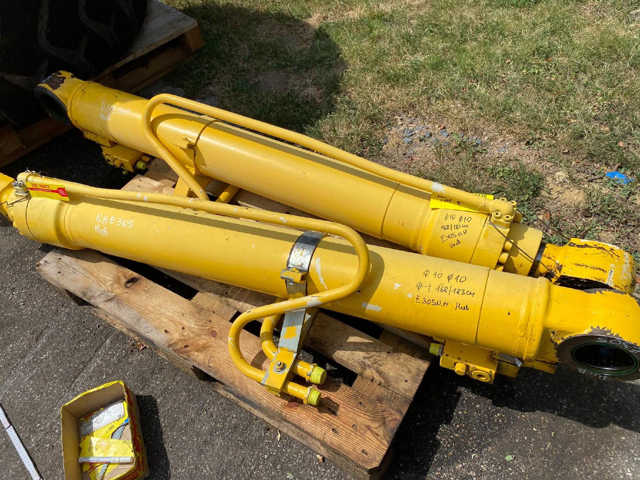 Holland E 305 - Hydraulisylinteri - Rakennuskoneet: kuva Holland E 305 - Hydraulisylinteri - Rakennuskoneet Holland E 305 - Hydraulisylinteri - Rakennuskoneet: kuva Holland E 305 - Hydraulisylinteri - Rakennuskoneet