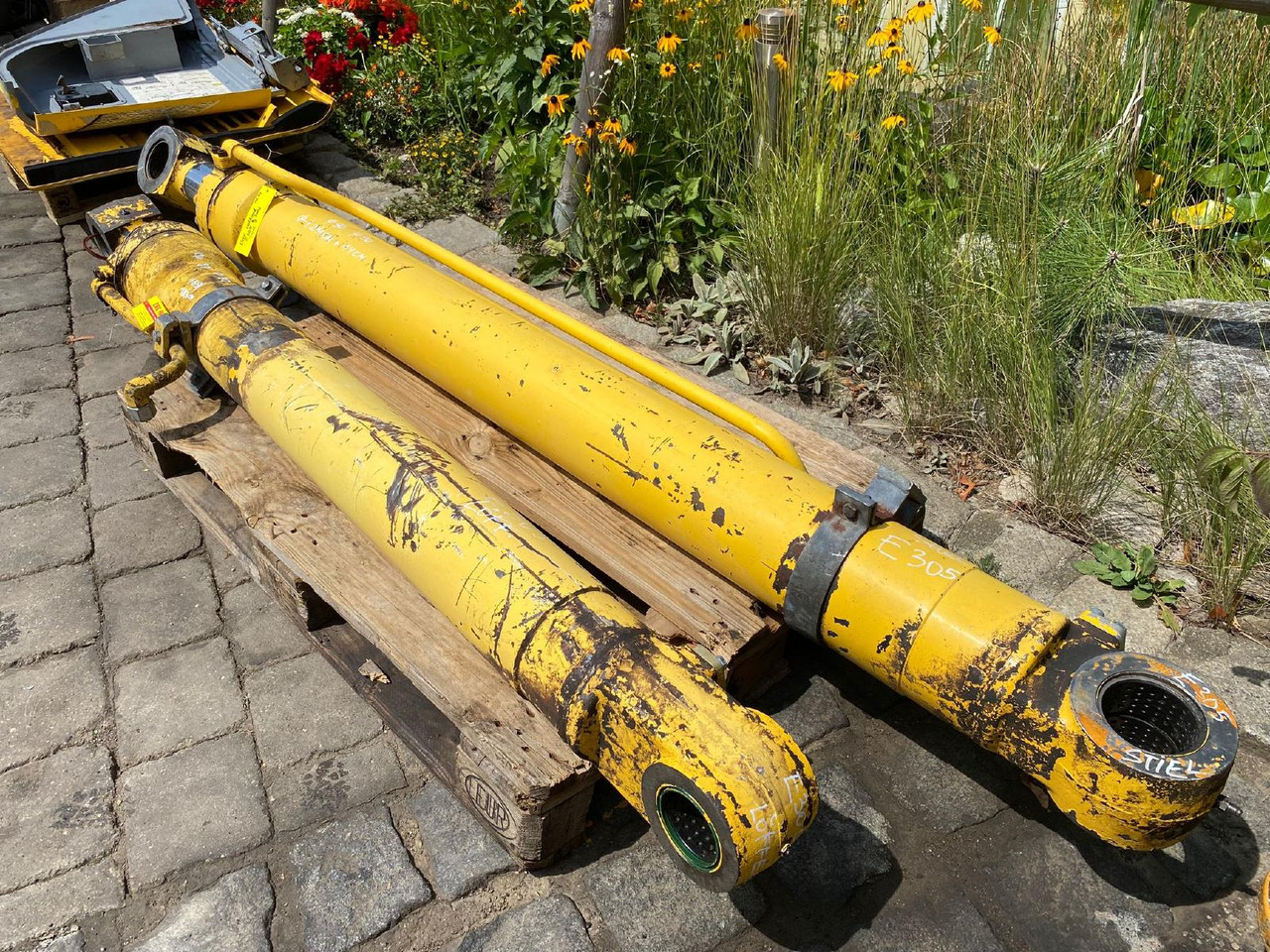 Holland E 305 - Hydraulisylinteri - Rakennuskoneet: kuva Holland E 305 - Hydraulisylinteri - Rakennuskoneet Holland E 305 - Hydraulisylinteri - Rakennuskoneet: kuva Holland E 305 - Hydraulisylinteri - Rakennuskoneet