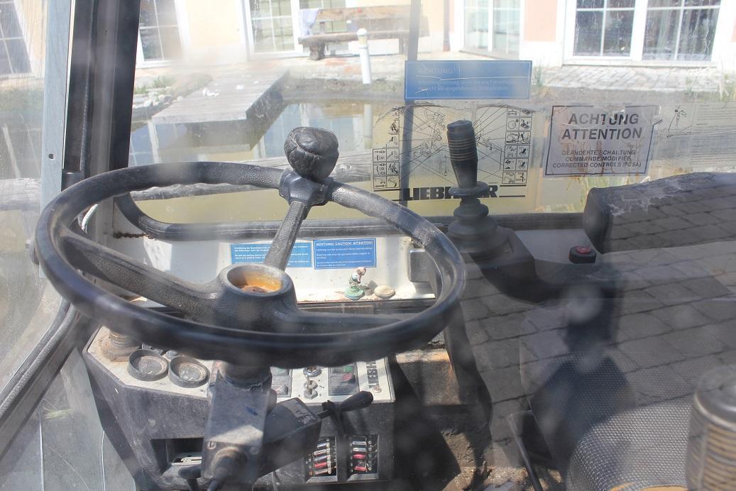 Liebherr A 900 B - Ohjaamo - Rakennuskoneet: kuva  Liebherr A 900 B - Ohjaamo - Rakennuskoneet Liebherr A 900 B - Ohjaamo - Rakennuskoneet: kuva  Liebherr A 900 B - Ohjaamo - Rakennuskoneet