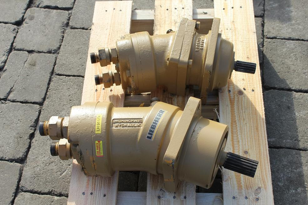 Liebherr A 911 - Hydraulimoottori - Rakennuskoneet: kuva Liebherr A 911 - Hydraulimoottori - Rakennuskoneet Liebherr A 911 - Hydraulimoottori - Rakennuskoneet: kuva Liebherr A 911 - Hydraulimoottori - Rakennuskoneet