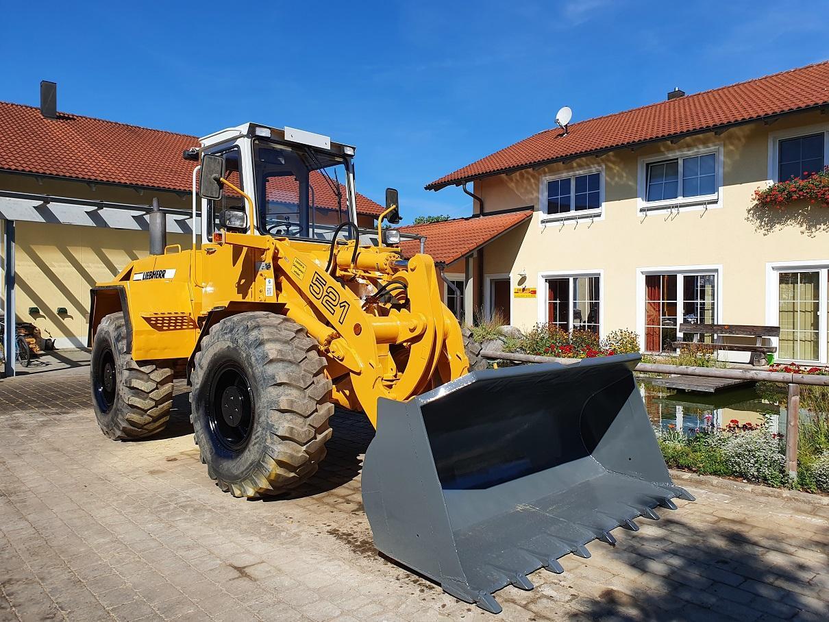 Pyöräkuormaaja Liebherr L 521: kuva Pyöräkuormaaja Liebherr L 521 Pyöräkuormaaja Liebherr L 521: kuva Pyöräkuormaaja Liebherr L 521