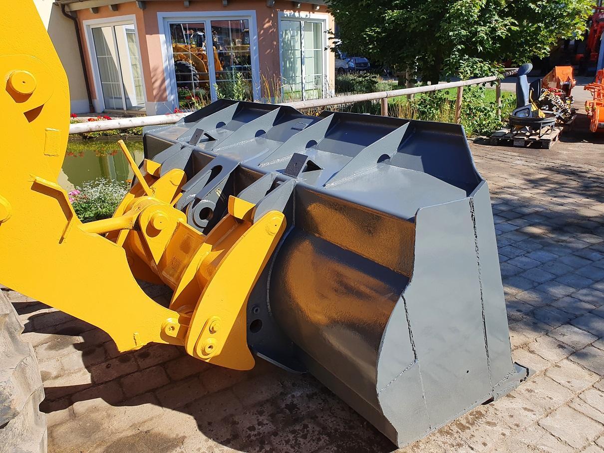 Pyöräkuormaaja Liebherr L 521: kuva Pyöräkuormaaja Liebherr L 521 Pyöräkuormaaja Liebherr L 521: kuva Pyöräkuormaaja Liebherr L 521