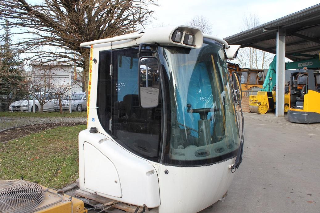 Liebherr L 556 - Ohjaamo - Pyöräkuormaaja: kuva Liebherr L 556 - Ohjaamo - Pyöräkuormaaja Liebherr L 556 - Ohjaamo - Pyöräkuormaaja: kuva Liebherr L 556 - Ohjaamo - Pyöräkuormaaja