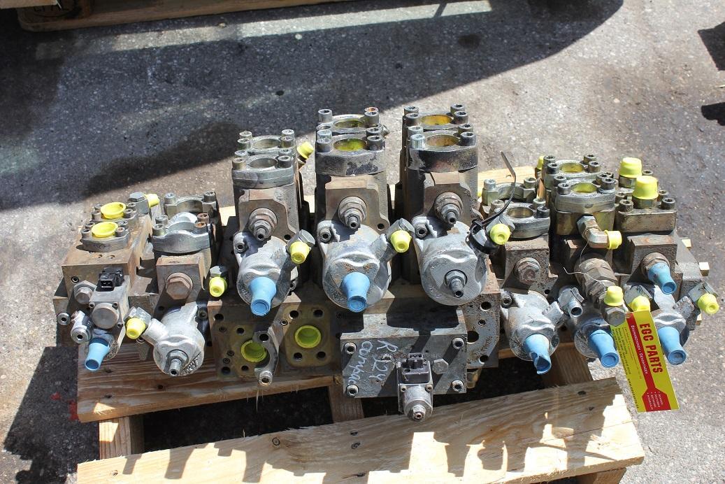 Liebherr R 924 compact - Hydrauliventtiili - Rakennuskoneet: kuva Liebherr R 924 compact - Hydrauliventtiili - Rakennuskoneet Liebherr R 924 compact - Hydrauliventtiili - Rakennuskoneet: kuva Liebherr R 924 compact - Hydrauliventtiili - Rakennuskoneet