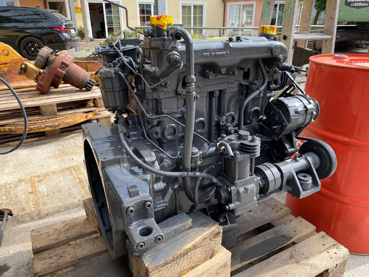 Perkins LF 4.248 aus Hanomag 33C - Moottori - Rakennuskoneet: kuva  Perkins LF 4.248 aus Hanomag 33C - Moottori - Rakennuskoneet Perkins LF 4.248 aus Hanomag 33C - Moottori - Rakennuskoneet: kuva  Perkins LF 4.248 aus Hanomag 33C - Moottori - Rakennuskoneet