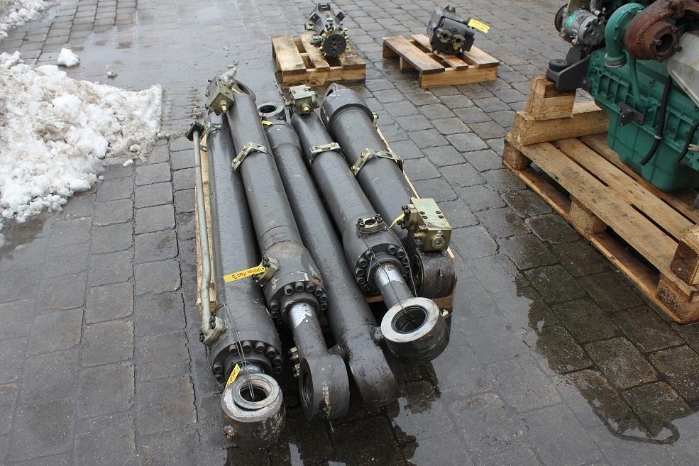 Volvo W 160 B - Hydraulisylinteri - Rakennuskoneet: kuva Volvo W 160 B - Hydraulisylinteri - Rakennuskoneet Volvo W 160 B - Hydraulisylinteri - Rakennuskoneet: kuva Volvo W 160 B - Hydraulisylinteri - Rakennuskoneet