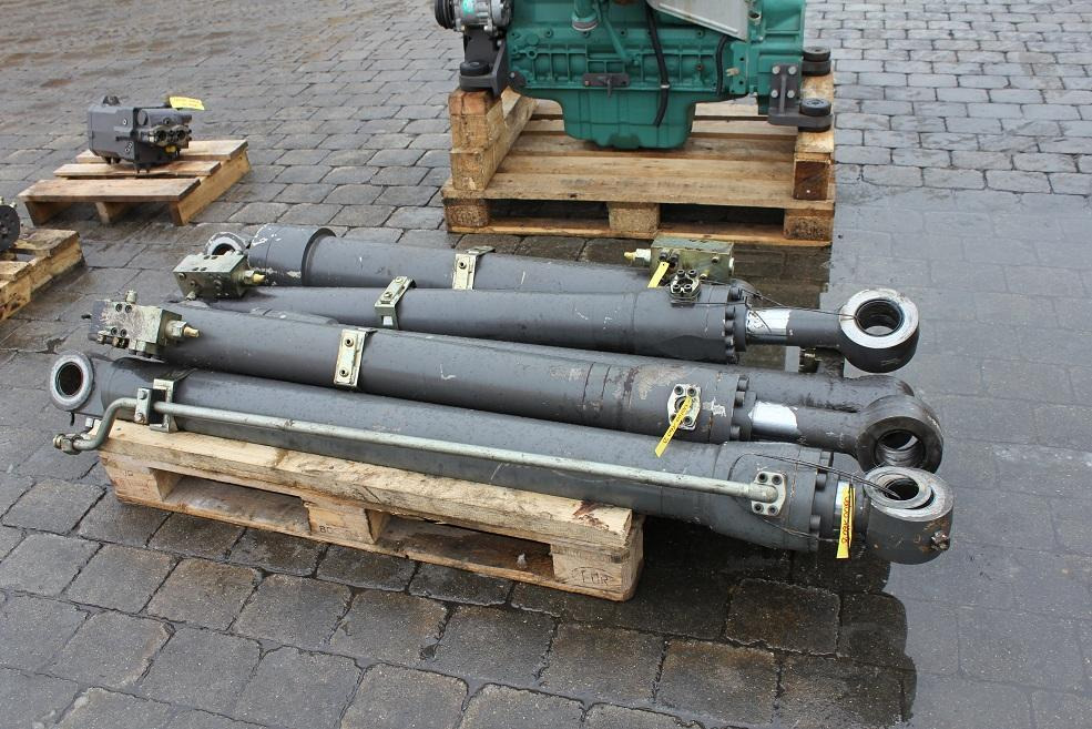 Volvo W 160 B - Hydraulisylinteri - Rakennuskoneet: kuva Volvo W 160 B - Hydraulisylinteri - Rakennuskoneet Volvo W 160 B - Hydraulisylinteri - Rakennuskoneet: kuva Volvo W 160 B - Hydraulisylinteri - Rakennuskoneet