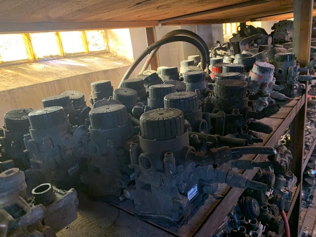 Knorr-Bremse Pojedynczy Scania R 124 Hurt modulatorów EBS zawór pojedynczy przód truck - Jarruventtiili - Kuorma-auto: kuva Knorr-Bremse Pojedynczy Scania R 124 Hurt modulatorów EBS zawór pojedynczy przód truck - Jarruventtiili - Kuorma-auto Knorr-Bremse Pojedynczy Scania R 124 Hurt modulatorów EBS zawór pojedynczy przód truck - Jarruventtiili - Kuorma-auto: kuva Knorr-Bremse Pojedynczy Scania R 124 Hurt modulatorów EBS zawór pojedynczy przód truck - Jarruventtiili - Kuorma-auto