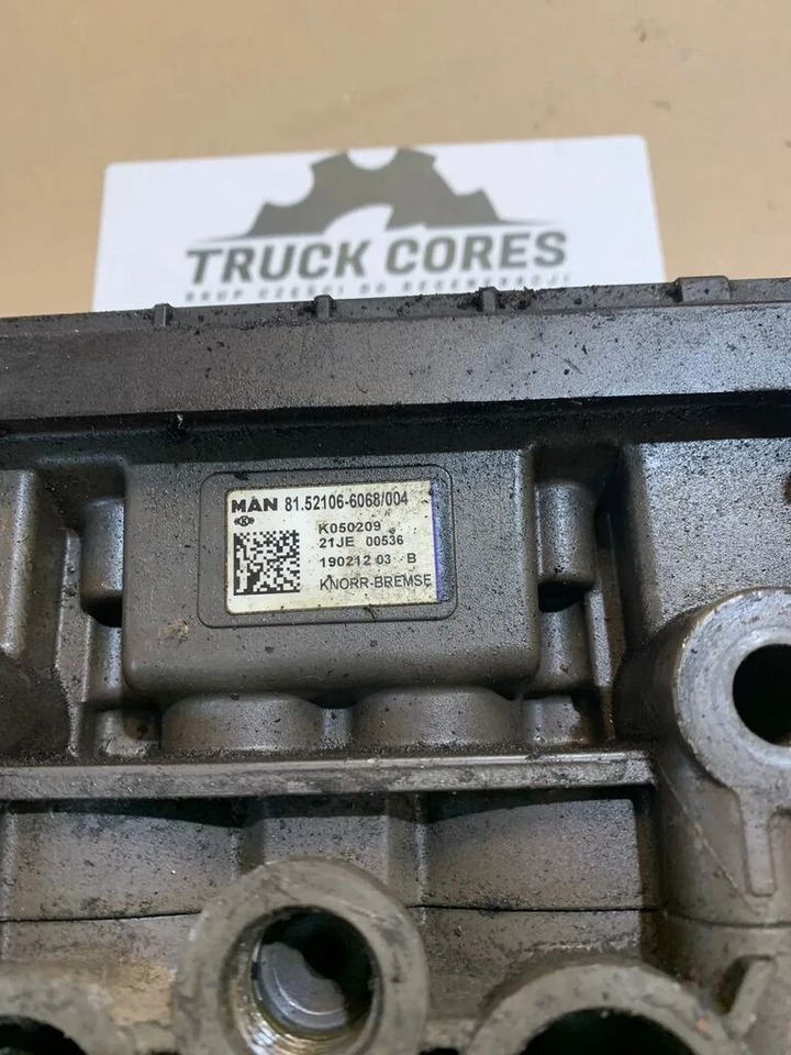 Modulator Podwójny EBS K050209 E6 KNORR BREMSE MAN TGX, TGL, TGM K050209 - Jarruventtiili - Kuorma-auto: kuva Modulator Podwójny EBS K050209 E6 KNORR BREMSE MAN TGX, TGL, TGM K050209 - Jarruventtiili - Kuorma-auto Modulator Podwójny EBS K050209 E6 KNORR BREMSE MAN TGX, TGL, TGM K050209 - Jarruventtiili - Kuorma-auto: kuva Modulator Podwójny EBS K050209 E6 KNORR BREMSE MAN TGX, TGL, TGM K050209 - Jarruventtiili - Kuorma-auto