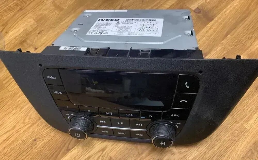 Radio Iveco Daily BT/DAB 5802807801 - Kojelauta - Kuorma-auto: kuva Radio Iveco Daily BT/DAB 5802807801 - Kojelauta - Kuorma-auto Radio Iveco Daily BT/DAB 5802807801 - Kojelauta - Kuorma-auto: kuva Radio Iveco Daily BT/DAB 5802807801 - Kojelauta - Kuorma-auto