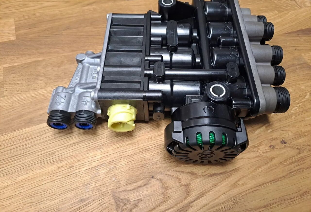 ZAWÓR ECAS K058032N00 NOWY Zawór Sterujący Poduszek Knorr Bremse K058032N00 - Jarruventtiili - Kuorma-auto: kuva ZAWÓR ECAS K058032N00 NOWY Zawór Sterujący Poduszek Knorr Bremse K058032N00 - Jarruventtiili - Kuorma-auto ZAWÓR ECAS K058032N00 NOWY Zawór Sterujący Poduszek Knorr Bremse K058032N00 - Jarruventtiili - Kuorma-auto: kuva ZAWÓR ECAS K058032N00 NOWY Zawór Sterujący Poduszek Knorr Bremse K058032N00 - Jarruventtiili - Kuorma-auto