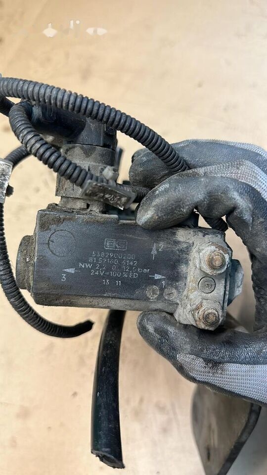 ZAWÓR ELEKTORMAGNETYCZNY 5382900200 MAN TGA 5382900200 - Jarruventtiili - Kuorma-auto: kuva ZAWÓR ELEKTORMAGNETYCZNY 5382900200 MAN TGA 5382900200 - Jarruventtiili - Kuorma-auto ZAWÓR ELEKTORMAGNETYCZNY 5382900200 MAN TGA 5382900200 - Jarruventtiili - Kuorma-auto: kuva ZAWÓR ELEKTORMAGNETYCZNY 5382900200 MAN TGA 5382900200 - Jarruventtiili - Kuorma-auto