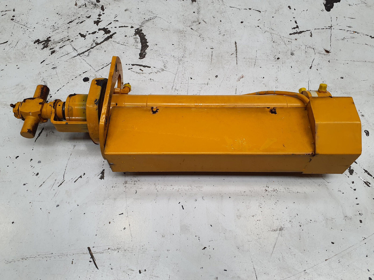 FAUN ATF 45-3 counterweight cylinder - Hydraulisylinteri - Nosturi: kuva FAUN ATF 45-3 counterweight cylinder - Hydraulisylinteri - Nosturi FAUN ATF 45-3 counterweight cylinder - Hydraulisylinteri - Nosturi: kuva FAUN ATF 45-3 counterweight cylinder - Hydraulisylinteri - Nosturi