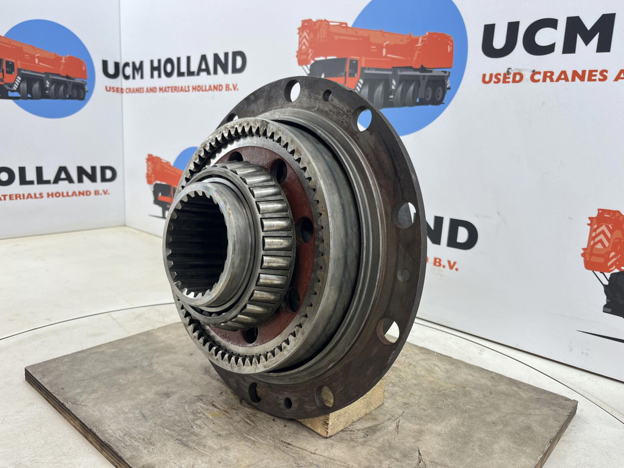 FAUN HK 40 planetary gear 27-18-65-24-4pl-H64-24 - Ajomoottori - Ajoneuvonosturi: kuva FAUN HK 40 planetary gear 27-18-65-24-4pl-H64-24 - Ajomoottori - Ajoneuvonosturi FAUN HK 40 planetary gear 27-18-65-24-4pl-H64-24 - Ajomoottori - Ajoneuvonosturi: kuva FAUN HK 40 planetary gear 27-18-65-24-4pl-H64-24 - Ajomoottori - Ajoneuvonosturi