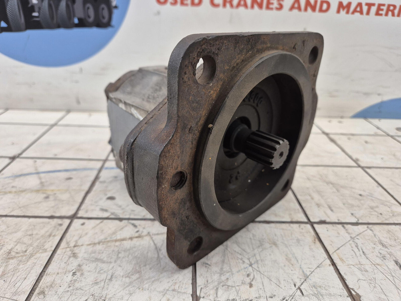 Gear pump - Hydraulipumppu - Ajoneuvonosturi: kuva Gear pump - Hydraulipumppu - Ajoneuvonosturi Gear pump - Hydraulipumppu - Ajoneuvonosturi: kuva Gear pump - Hydraulipumppu - Ajoneuvonosturi
