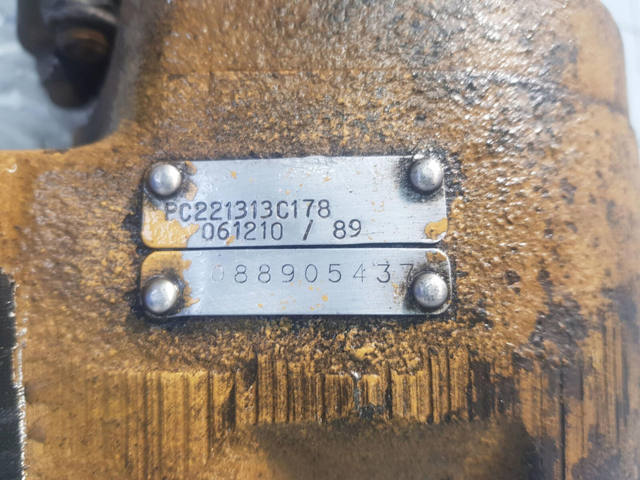 Hydraulipumppu - Ajoneuvonosturi Grove 880 ATT PTO and Gear pump: kuva Hydraulipumppu - Ajoneuvonosturi Grove 880 ATT PTO and Gear pump Hydraulipumppu - Ajoneuvonosturi Grove 880 ATT PTO and Gear pump: kuva Hydraulipumppu - Ajoneuvonosturi Grove 880 ATT PTO and Gear pump