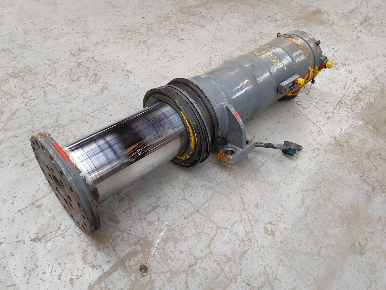 Grove GMK 3050 suspension cylinder - Hydraulisylinteri - Nosturi: kuva Grove GMK 3050 suspension cylinder - Hydraulisylinteri - Nosturi Grove GMK 3050 suspension cylinder - Hydraulisylinteri - Nosturi: kuva Grove GMK 3050 suspension cylinder - Hydraulisylinteri - Nosturi