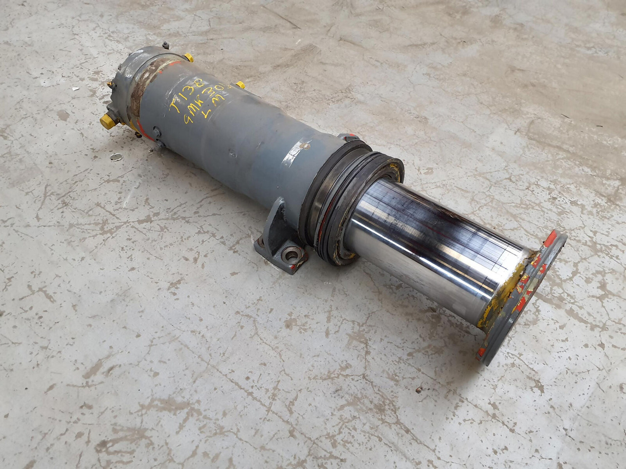 Grove GMK 3050 suspension cylinder - Hydraulisylinteri - Nosturi: kuva Grove GMK 3050 suspension cylinder - Hydraulisylinteri - Nosturi Grove GMK 3050 suspension cylinder - Hydraulisylinteri - Nosturi: kuva Grove GMK 3050 suspension cylinder - Hydraulisylinteri - Nosturi