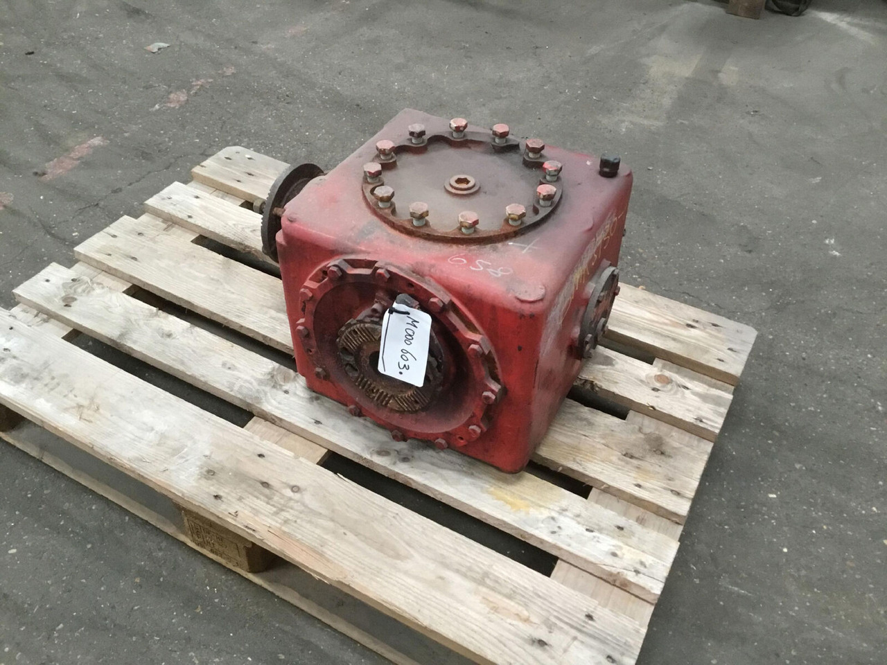 Grove GMK 5130-1 axle 2 diff box - Differentiaali - Ajoneuvonosturi: kuva Grove GMK 5130-1 axle 2 diff box - Differentiaali - Ajoneuvonosturi Grove GMK 5130-1 axle 2 diff box - Differentiaali - Ajoneuvonosturi: kuva Grove GMK 5130-1 axle 2 diff box - Differentiaali - Ajoneuvonosturi