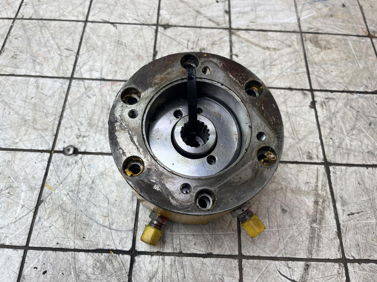 Grove GMK 6300 L multiple-disk brake - Kääntömoottori - Nosturi: kuva Grove GMK 6300 L multiple-disk brake - Kääntömoottori - Nosturi Grove GMK 6300 L multiple-disk brake - Kääntömoottori - Nosturi: kuva Grove GMK 6300 L multiple-disk brake - Kääntömoottori - Nosturi