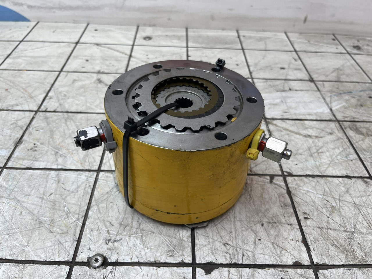 Grove GMK 6300L multiple-disk brake - Kääntömoottori - Ajoneuvonosturi: kuva Grove GMK 6300L multiple-disk brake - Kääntömoottori - Ajoneuvonosturi Grove GMK 6300L multiple-disk brake - Kääntömoottori - Ajoneuvonosturi: kuva Grove GMK 6300L multiple-disk brake - Kääntömoottori - Ajoneuvonosturi