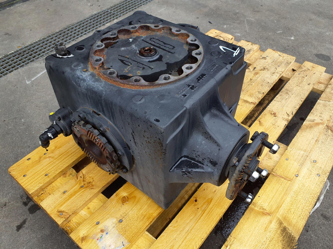 Grove GMK 6400 diff box axle 1 - Differentiaali - Ajoneuvonosturi: kuva Grove GMK 6400 diff box axle 1 - Differentiaali - Ajoneuvonosturi Grove GMK 6400 diff box axle 1 - Differentiaali - Ajoneuvonosturi: kuva Grove GMK 6400 diff box axle 1 - Differentiaali - Ajoneuvonosturi