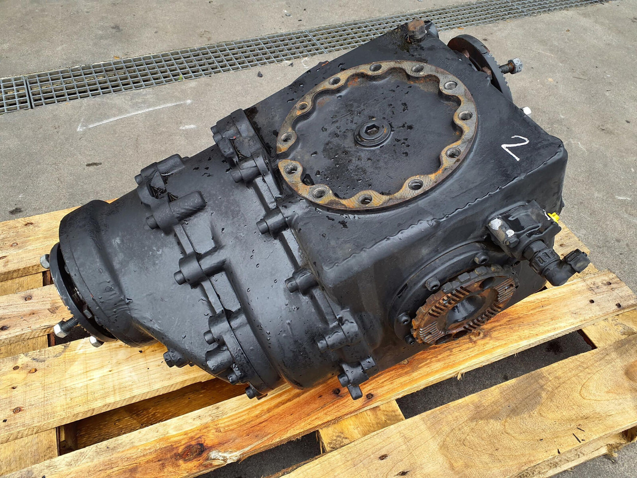 Grove GMK 6400 diff box axle2 - Differentiaali - Ajoneuvonosturi: kuva Grove GMK 6400 diff box axle2 - Differentiaali - Ajoneuvonosturi Grove GMK 6400 diff box axle2 - Differentiaali - Ajoneuvonosturi: kuva Grove GMK 6400 diff box axle2 - Differentiaali - Ajoneuvonosturi