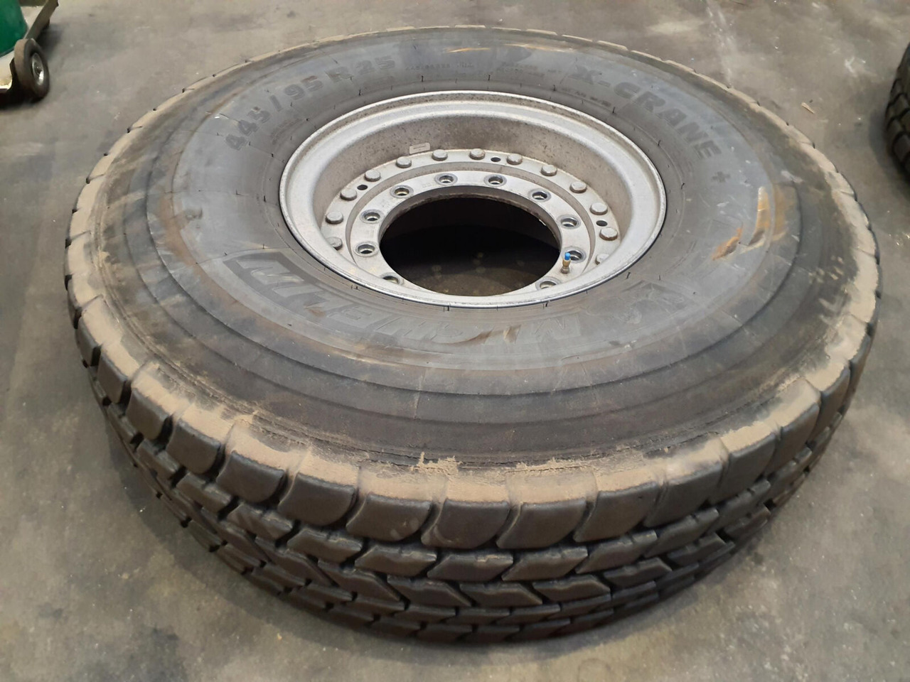 Grove Wheel 445/95R25 12 13.4 2p alu - Täydellinen pyörä - Nosturi: kuva Grove Wheel 445/95R25 12 13.4 2p alu - Täydellinen pyörä - Nosturi Grove Wheel 445/95R25 12 13.4 2p alu - Täydellinen pyörä - Nosturi: kuva Grove Wheel 445/95R25 12 13.4 2p alu - Täydellinen pyörä - Nosturi