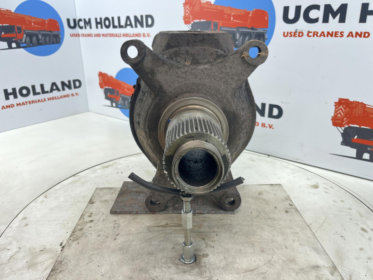 Krupp 70 GMT Steering knuckle axle 1 - Olka-akseli - Ajoneuvonosturi: kuva Krupp 70 GMT Steering knuckle axle 1 - Olka-akseli - Ajoneuvonosturi Krupp 70 GMT Steering knuckle axle 1 - Olka-akseli - Ajoneuvonosturi: kuva Krupp 70 GMT Steering knuckle axle 1 - Olka-akseli - Ajoneuvonosturi