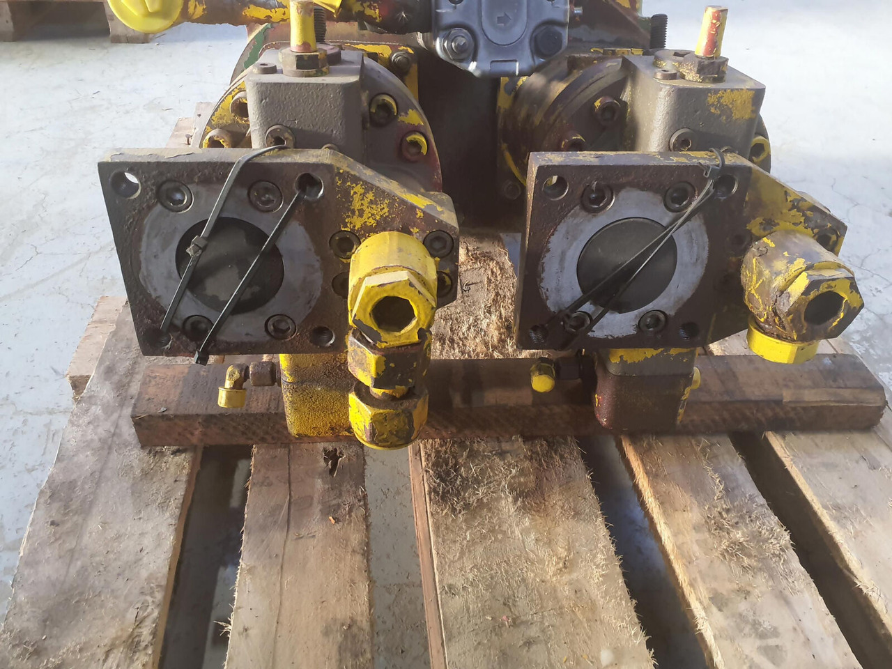 Krupp 70 GMT distributor gear box with pump set - Hydraulipumppu - Ajoneuvonosturi: kuva Krupp 70 GMT distributor gear box with pump set - Hydraulipumppu - Ajoneuvonosturi Krupp 70 GMT distributor gear box with pump set - Hydraulipumppu - Ajoneuvonosturi: kuva Krupp 70 GMT distributor gear box with pump set - Hydraulipumppu - Ajoneuvonosturi