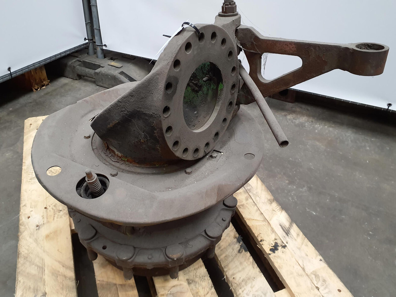 Krupp KMK 4070 Megatrak axle housing - Olka-akseli - Ajoneuvonosturi: kuva Krupp KMK 4070 Megatrak axle housing - Olka-akseli - Ajoneuvonosturi Krupp KMK 4070 Megatrak axle housing - Olka-akseli - Ajoneuvonosturi: kuva Krupp KMK 4070 Megatrak axle housing - Olka-akseli - Ajoneuvonosturi