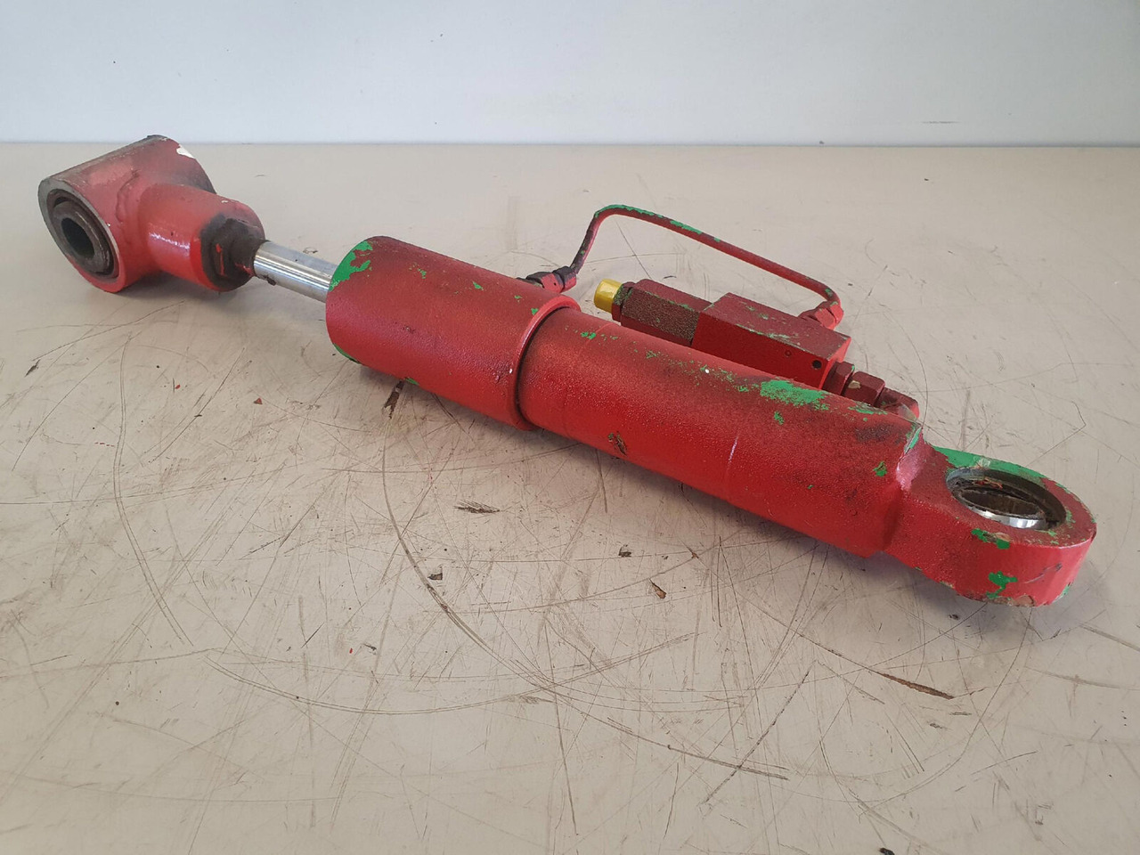 Liebherr LTM 1060-2 cabin tilt cylinder - Hydraulisylinteri - Ajoneuvonosturi: kuva Liebherr LTM 1060-2 cabin tilt cylinder - Hydraulisylinteri - Ajoneuvonosturi Liebherr LTM 1060-2 cabin tilt cylinder - Hydraulisylinteri - Ajoneuvonosturi: kuva Liebherr LTM 1060-2 cabin tilt cylinder - Hydraulisylinteri - Ajoneuvonosturi