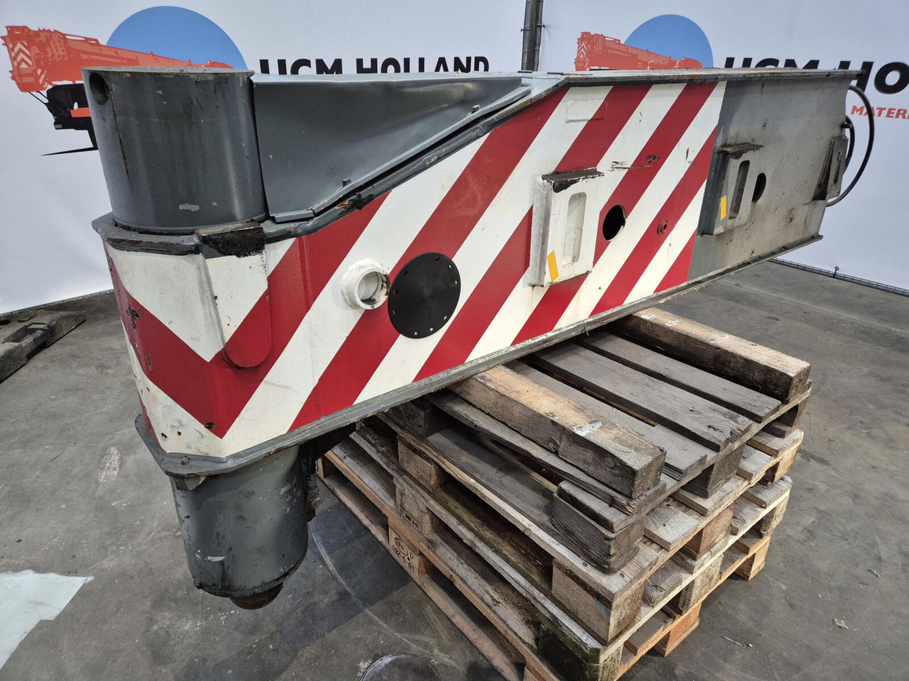 Liebherr LTM 1250-6.1 outriggerbeam rear with support cylinder - Ripustin - Nosturi: kuva Liebherr LTM 1250-6.1 outriggerbeam rear with support cylinder - Ripustin - Nosturi Liebherr LTM 1250-6.1 outriggerbeam rear with support cylinder - Ripustin - Nosturi: kuva Liebherr LTM 1250-6.1 outriggerbeam rear with support cylinder - Ripustin - Nosturi