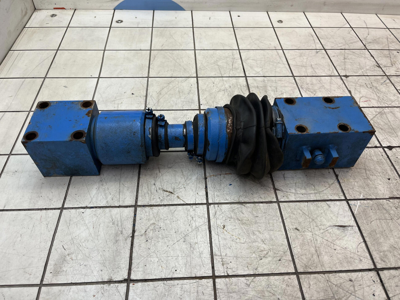 Liebherr LTM 1400-7.1 cylinder connection - Hydraulisylinteri - Ajoneuvonosturi: kuva Liebherr LTM 1400-7.1 cylinder connection - Hydraulisylinteri - Ajoneuvonosturi Liebherr LTM 1400-7.1 cylinder connection - Hydraulisylinteri - Ajoneuvonosturi: kuva Liebherr LTM 1400-7.1 cylinder connection - Hydraulisylinteri - Ajoneuvonosturi
