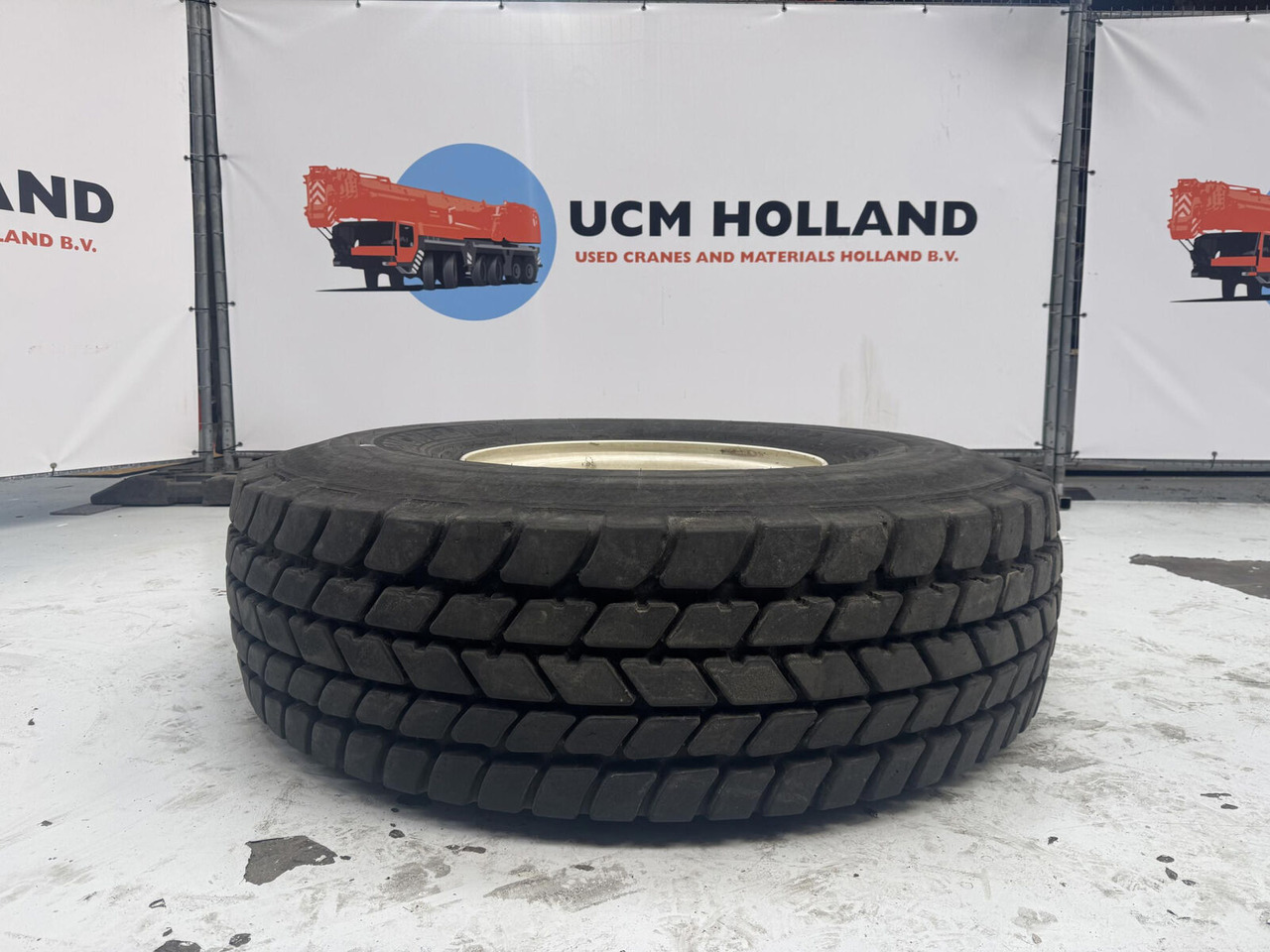 Michelin Wheel 445/95R25 10 12 1p - Täydellinen pyörä - Nosturi: kuva Michelin Wheel 445/95R25 10 12 1p - Täydellinen pyörä - Nosturi Michelin Wheel 445/95R25 10 12 1p - Täydellinen pyörä - Nosturi: kuva Michelin Wheel 445/95R25 10 12 1p - Täydellinen pyörä - Nosturi
