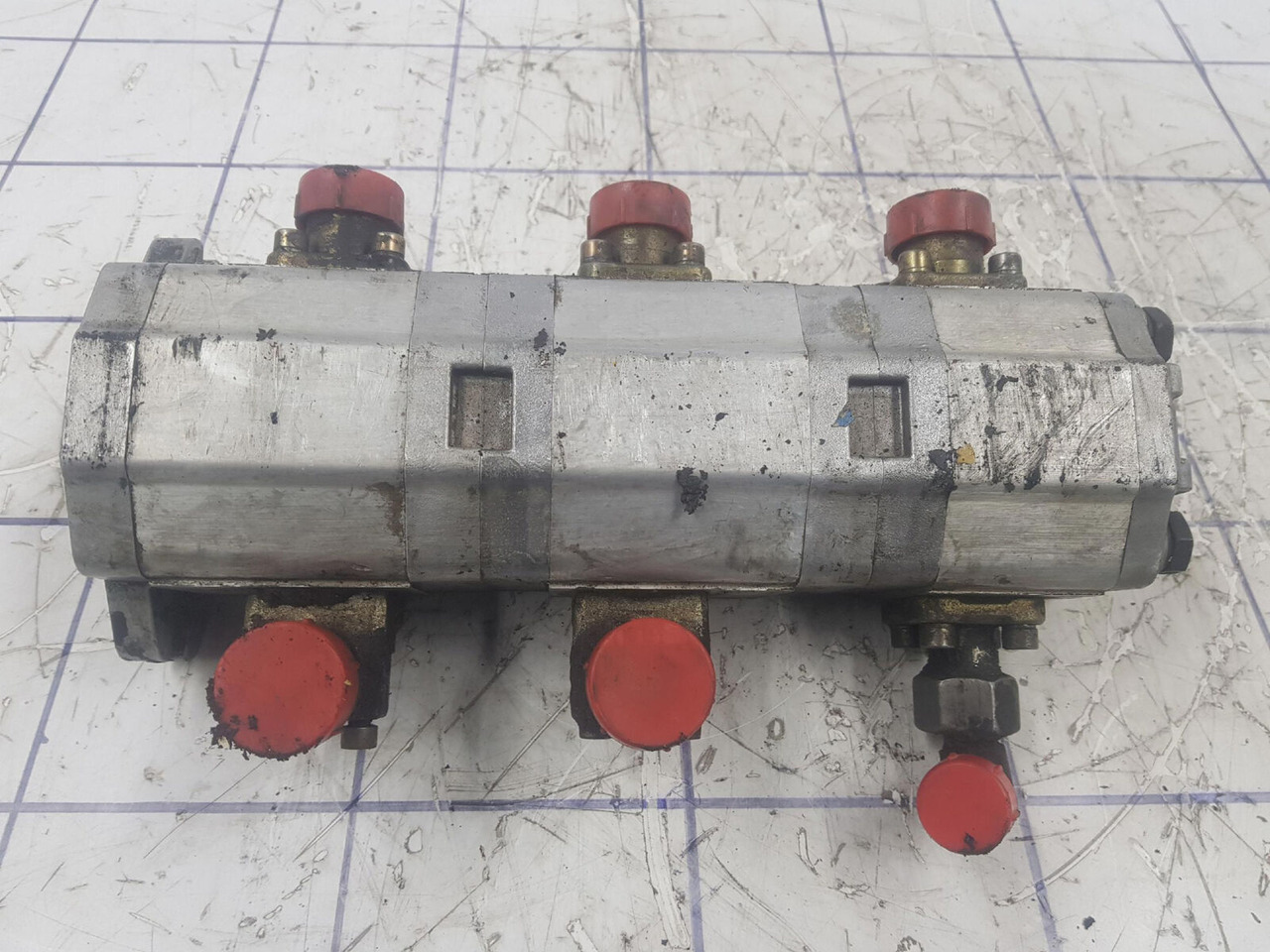 Sauer Sundstrand 3 way gear pump - Hydraulipumppu - Ajoneuvonosturi: kuva Sauer Sundstrand 3 way gear pump - Hydraulipumppu - Ajoneuvonosturi Sauer Sundstrand 3 way gear pump - Hydraulipumppu - Ajoneuvonosturi: kuva Sauer Sundstrand 3 way gear pump - Hydraulipumppu - Ajoneuvonosturi
