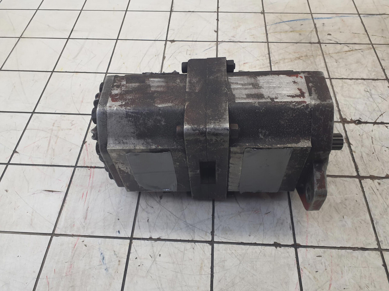 Sundstrand dual gear pump - Hydraulipumppu - Ajoneuvonosturi: kuva Sundstrand dual gear pump - Hydraulipumppu - Ajoneuvonosturi Sundstrand dual gear pump - Hydraulipumppu - Ajoneuvonosturi: kuva Sundstrand dual gear pump - Hydraulipumppu - Ajoneuvonosturi