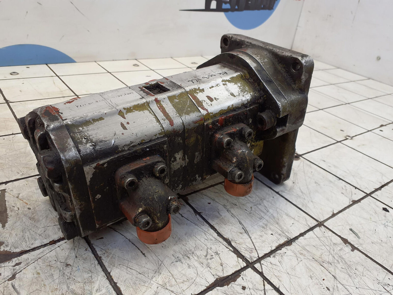 Sundstrand dual gear pump - Hydraulipumppu - Nosturi: kuva Sundstrand dual gear pump - Hydraulipumppu - Nosturi Sundstrand dual gear pump - Hydraulipumppu - Nosturi: kuva Sundstrand dual gear pump - Hydraulipumppu - Nosturi