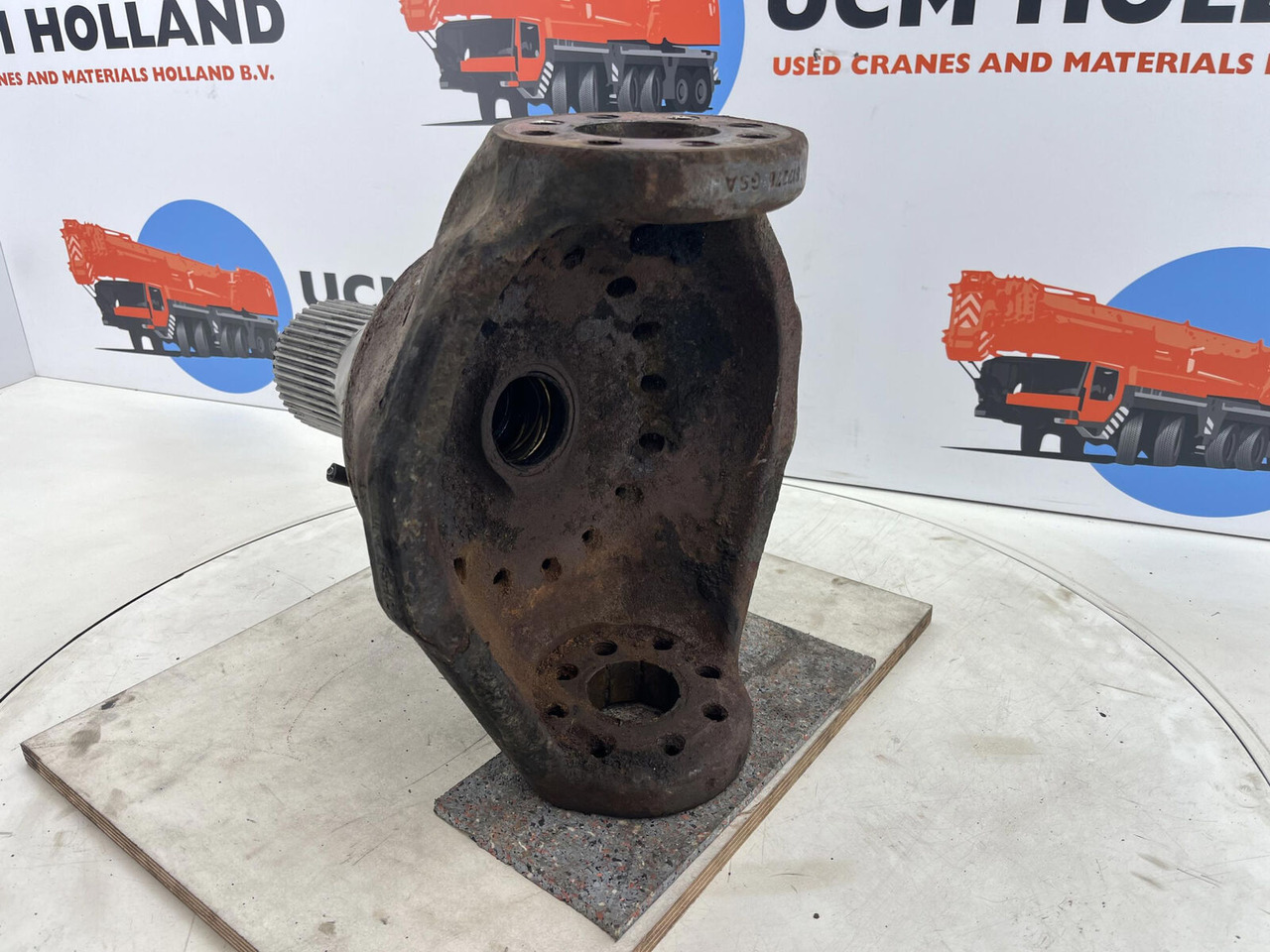 Olka-akseli - Ajoneuvonosturi Terex AC 155 steering knuckle 16 holes axle 3: kuva Olka-akseli - Ajoneuvonosturi Terex AC 155 steering knuckle 16 holes axle 3