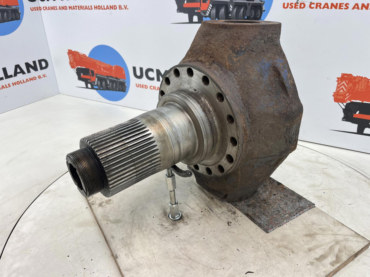 Terex AC 205 Steering knuckle 16 holes axle 4 - Olka-akseli - Ajoneuvonosturi: kuva Terex AC 205 Steering knuckle 16 holes axle 4 - Olka-akseli - Ajoneuvonosturi Terex AC 205 Steering knuckle 16 holes axle 4 - Olka-akseli - Ajoneuvonosturi: kuva Terex AC 205 Steering knuckle 16 holes axle 4 - Olka-akseli - Ajoneuvonosturi