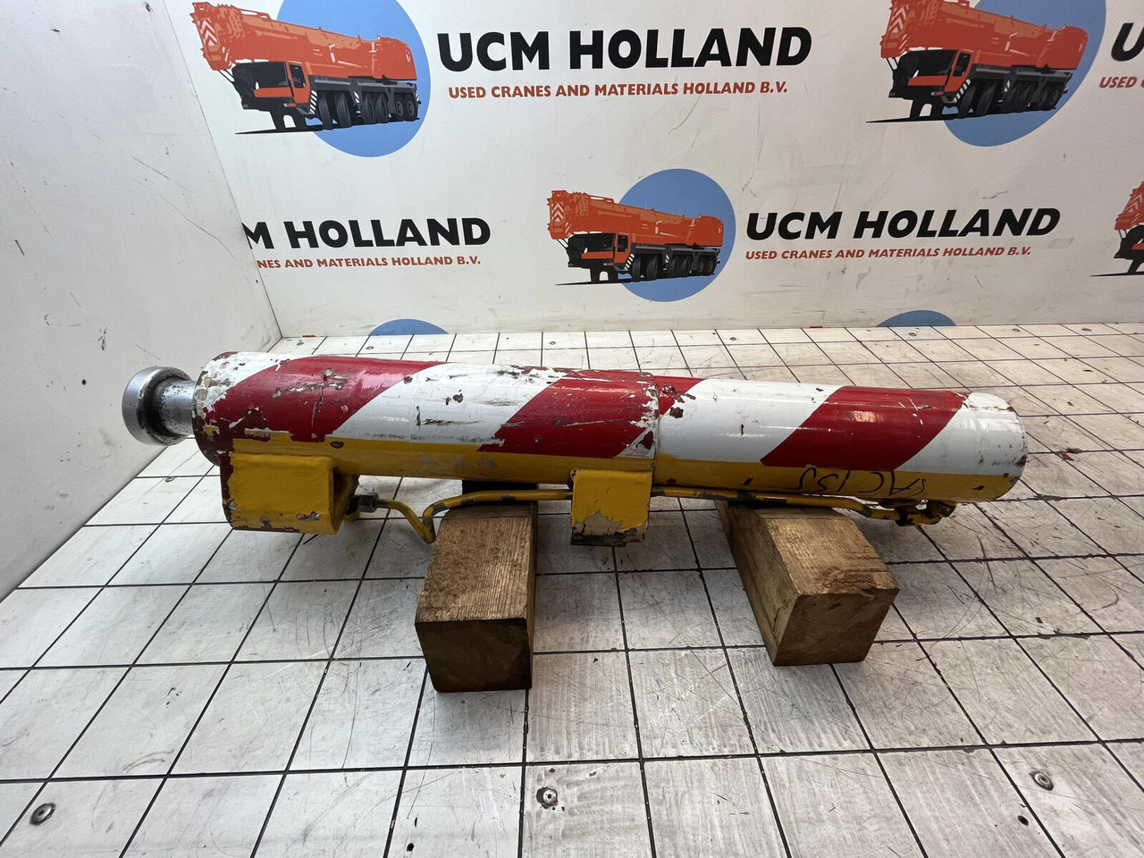 Terex AC 50 / AC 155 support cylinder front - Hydraulisylinteri - Ajoneuvonosturi: kuva Terex AC 50 / AC 155 support cylinder front - Hydraulisylinteri - Ajoneuvonosturi Terex AC 50 / AC 155 support cylinder front - Hydraulisylinteri - Ajoneuvonosturi: kuva Terex AC 50 / AC 155 support cylinder front - Hydraulisylinteri - Ajoneuvonosturi