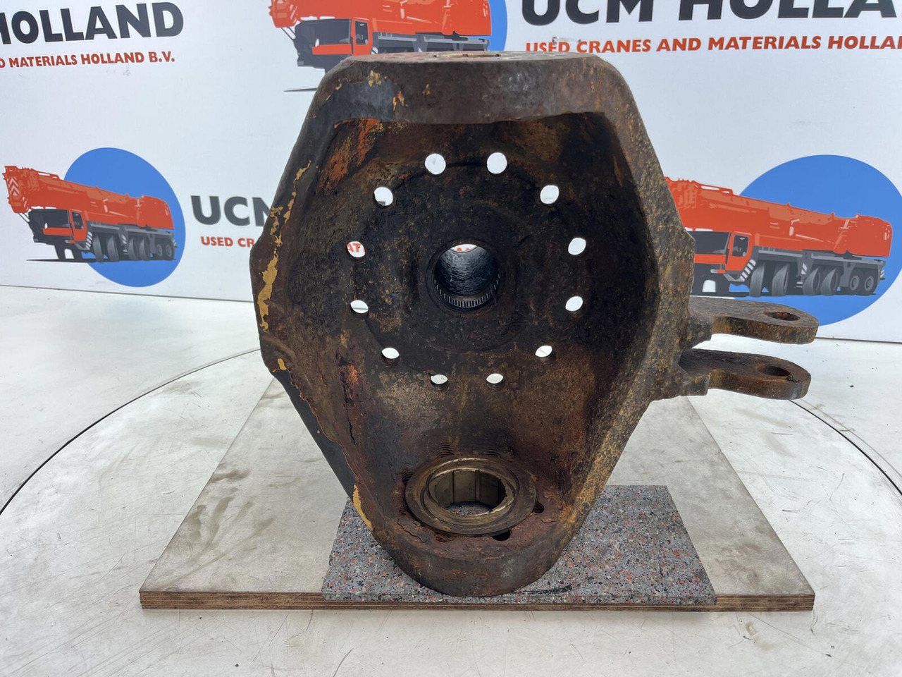 Terex HC 340 Steering knuckle 12 holes axle 6 - Olka-akseli - Ajoneuvonosturi: kuva Terex HC 340 Steering knuckle 12 holes axle 6 - Olka-akseli - Ajoneuvonosturi Terex HC 340 Steering knuckle 12 holes axle 6 - Olka-akseli - Ajoneuvonosturi: kuva Terex HC 340 Steering knuckle 12 holes axle 6 - Olka-akseli - Ajoneuvonosturi