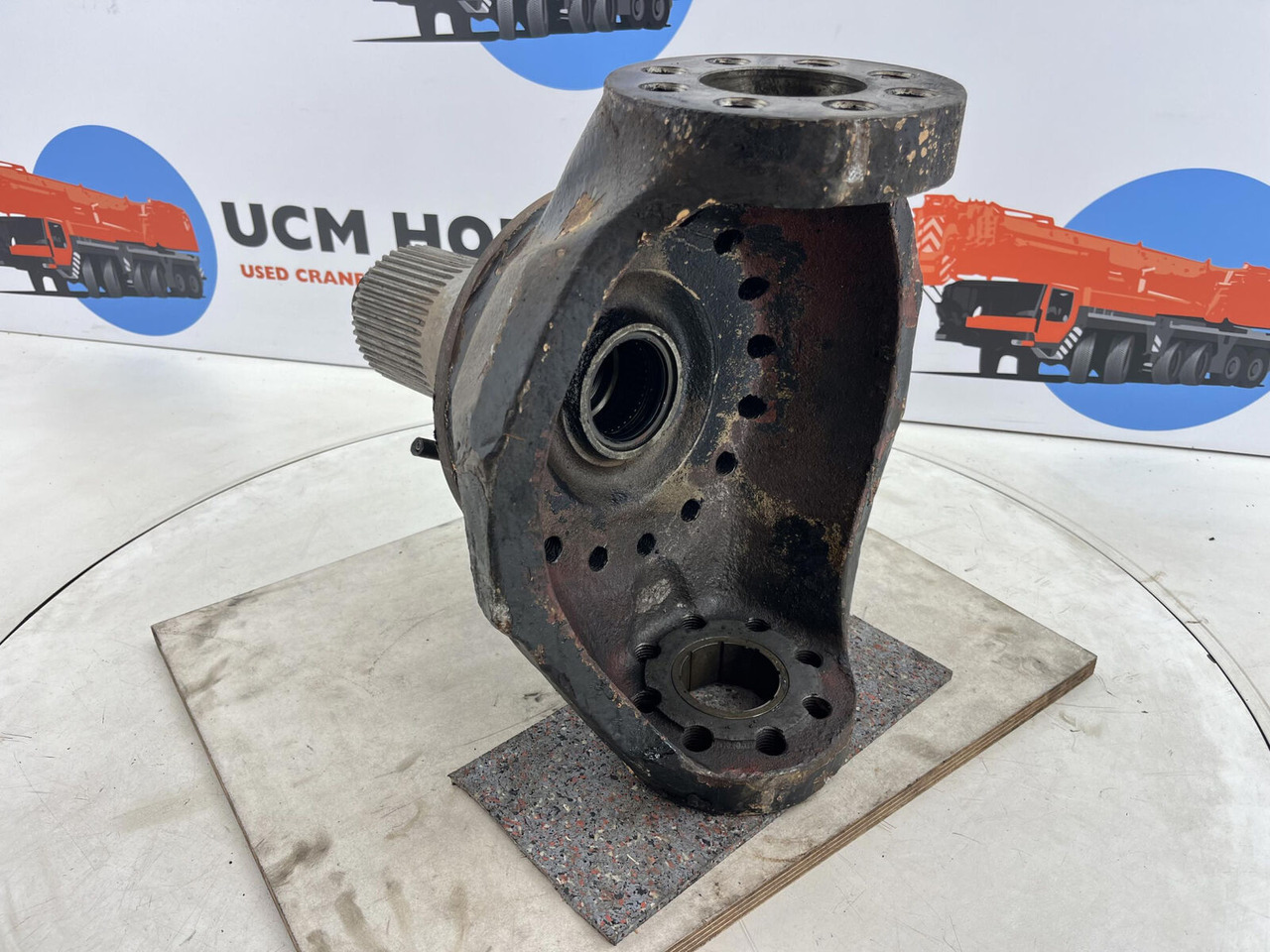Terex PPM 480 ATT steering knuckle 16 holes axle 1 - Olka-akseli - Ajoneuvonosturi: kuva Terex PPM 480 ATT steering knuckle 16 holes axle 1 - Olka-akseli - Ajoneuvonosturi Terex PPM 480 ATT steering knuckle 16 holes axle 1 - Olka-akseli - Ajoneuvonosturi: kuva Terex PPM 480 ATT steering knuckle 16 holes axle 1 - Olka-akseli - Ajoneuvonosturi