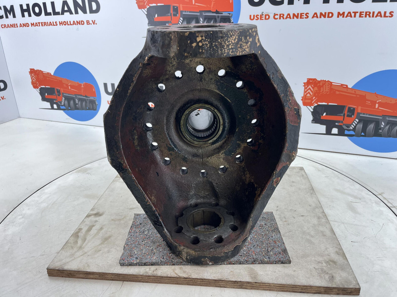 Terex PPM 480 ATT steering knuckle 16 holes axle 1 - Olka-akseli - Ajoneuvonosturi: kuva Terex PPM 480 ATT steering knuckle 16 holes axle 1 - Olka-akseli - Ajoneuvonosturi Terex PPM 480 ATT steering knuckle 16 holes axle 1 - Olka-akseli - Ajoneuvonosturi: kuva Terex PPM 480 ATT steering knuckle 16 holes axle 1 - Olka-akseli - Ajoneuvonosturi