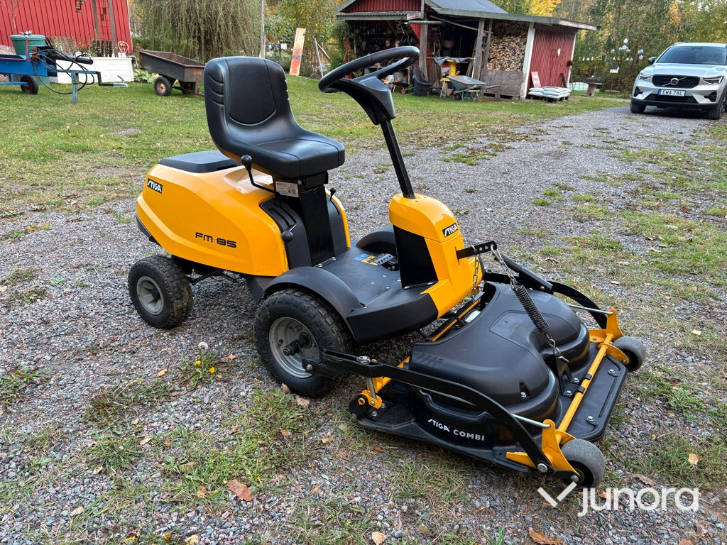 Åkgräsklippare - Stiga FM 85 (V301) - Ruohonleikkuri: kuva  Åkgräsklippare - Stiga FM 85 (V301) - Ruohonleikkuri Åkgräsklippare - Stiga FM 85 (V301) - Ruohonleikkuri: kuva  Åkgräsklippare - Stiga FM 85 (V301) - Ruohonleikkuri