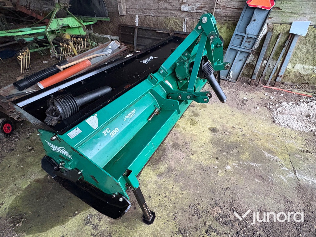 Betesputs - Sovema FC 250 - Kesantomurskain: kuva Betesputs - Sovema FC 250 - Kesantomurskain Betesputs - Sovema FC 250 - Kesantomurskain: kuva Betesputs - Sovema FC 250 - Kesantomurskain