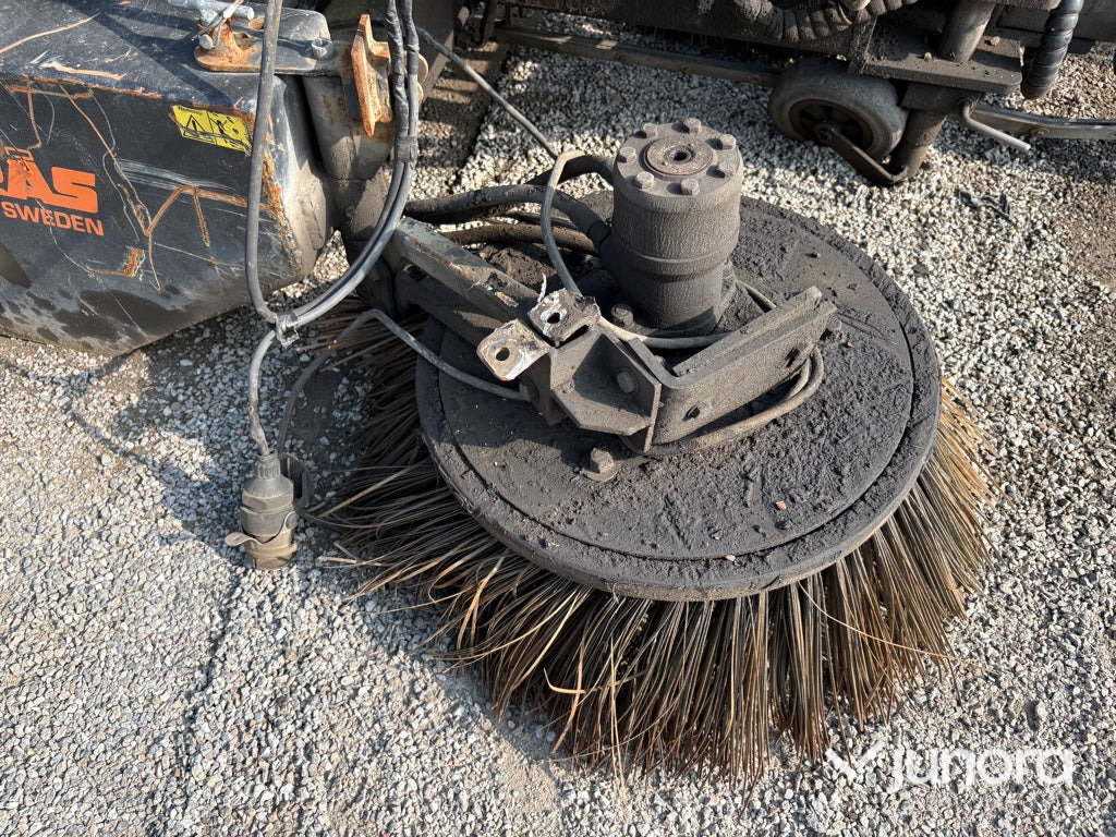 Bogserad Sopmaskin Fjärås FS 700 - Lakaisuauto: kuva  Bogserad Sopmaskin Fjärås FS 700 - Lakaisuauto Bogserad Sopmaskin Fjärås FS 700 - Lakaisuauto: kuva  Bogserad Sopmaskin Fjärås FS 700 - Lakaisuauto