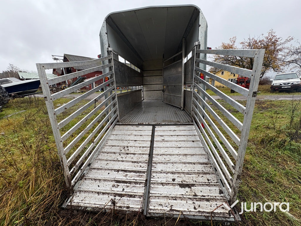 Boskapssläp - Ifor Williams - Eläinten kuljetus perävaunu: kuva Boskapssläp - Ifor Williams - Eläinten kuljetus perävaunu Boskapssläp - Ifor Williams - Eläinten kuljetus perävaunu: kuva Boskapssläp - Ifor Williams - Eläinten kuljetus perävaunu